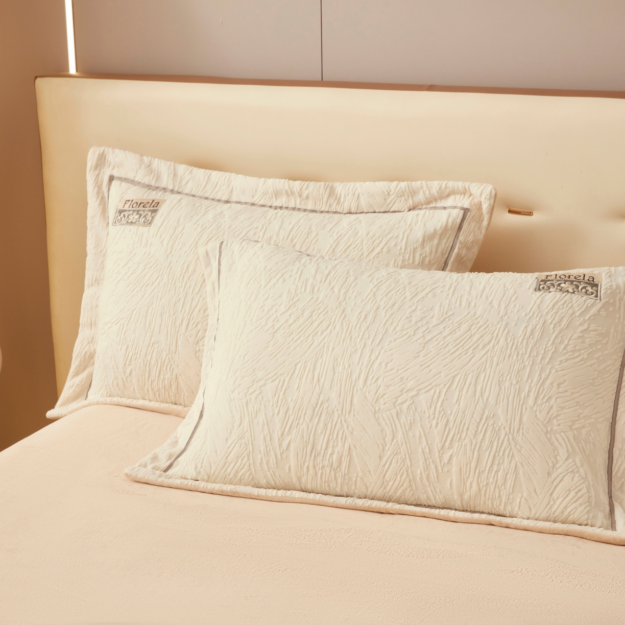 91家纺网 家纺一手货源 找家纺 苏木年华 2025新款雕花绒宽边四件套-烟雨星云 烟雨星云-米色