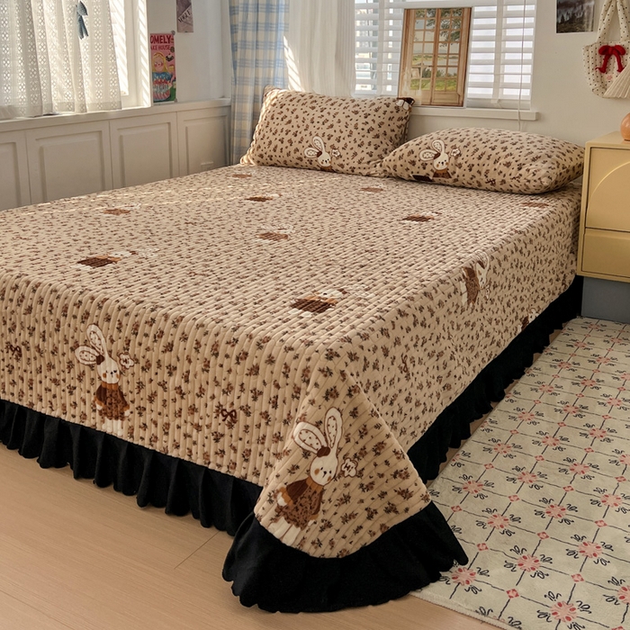 91家纺网 家纺一手货源 找家纺 鑫利来家纺 2025新款牛奶绒床盖夹棉花边韩版印花单床盖单件床盖三件套 床盖-乖乖兔