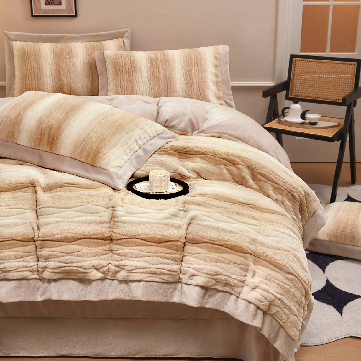 91家纺网 家纺一手货源 找家纺 （总）苏木年华 2025新款兔毛绒双拼雕花绒四件套-卡曼