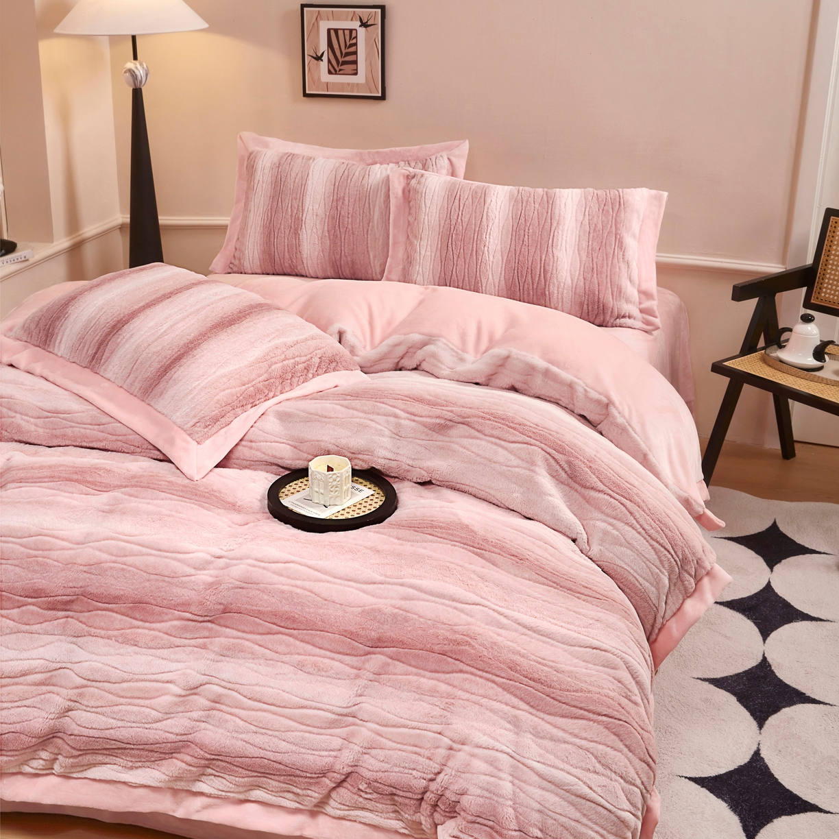 91家纺网 家纺一手货源 找家纺 （总）苏木年华 2025新款兔毛绒双拼雕花绒四件套-卡曼