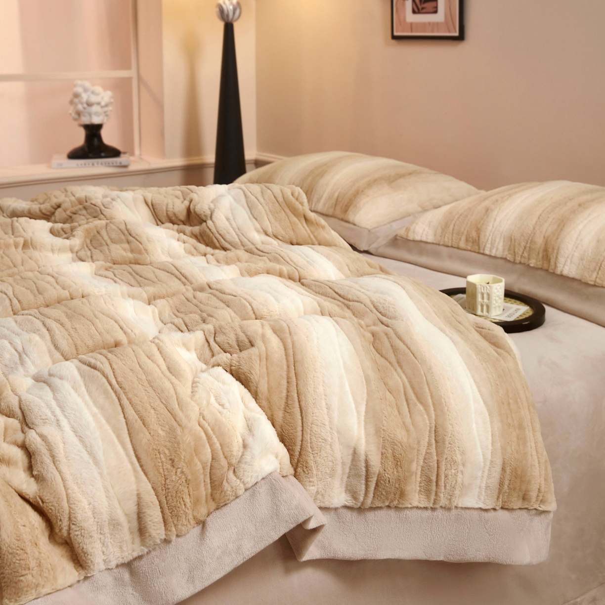 91家纺网 家纺一手货源 找家纺 苏木年华 2025新款兔毛绒双拼雕花绒四件套-卡曼 奶油黄