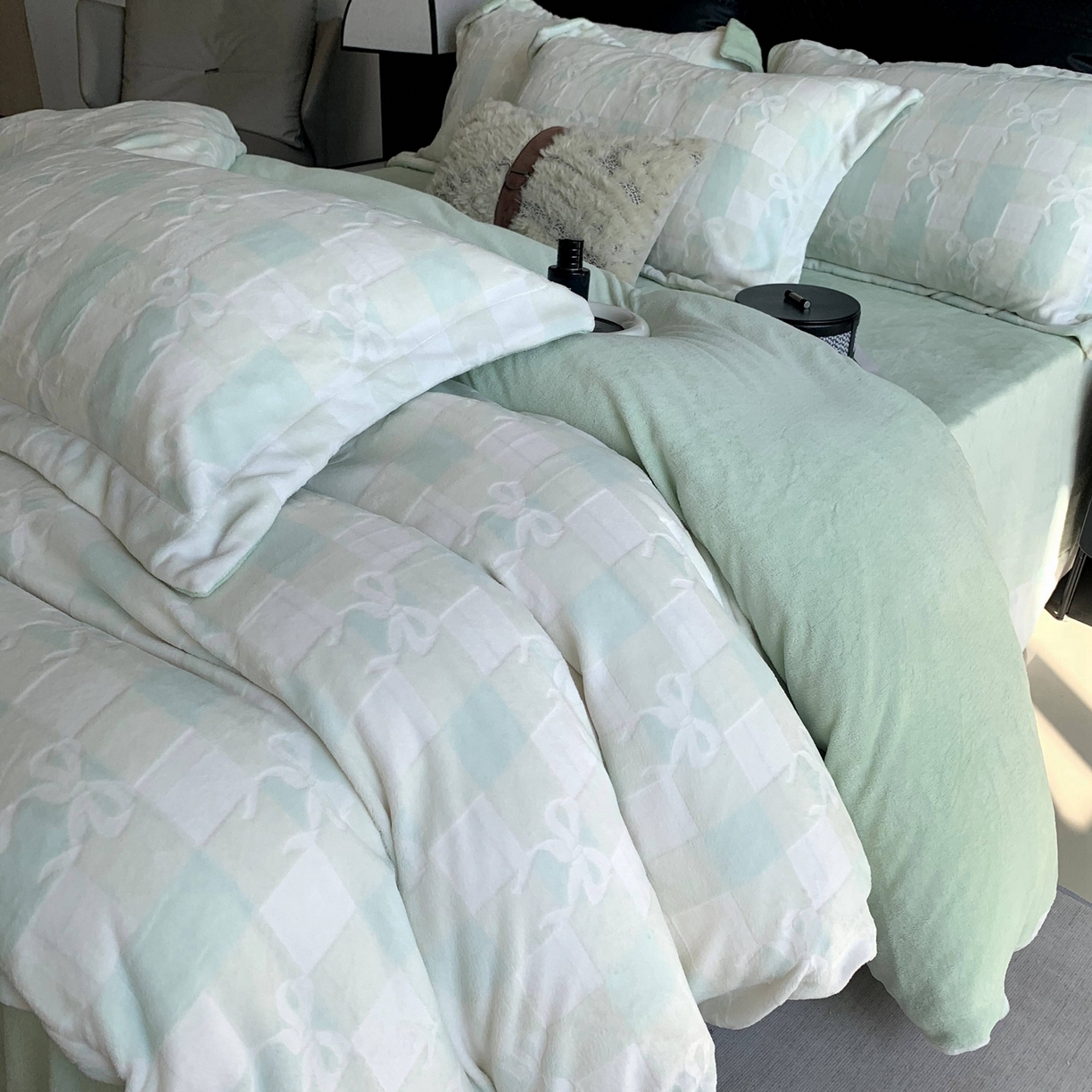 91家纺网 家纺一手货源 找家纺 （总）莱豫家纺 2025秋冬新款加厚牛奶绒韩国雕花绒不静电不掉毛