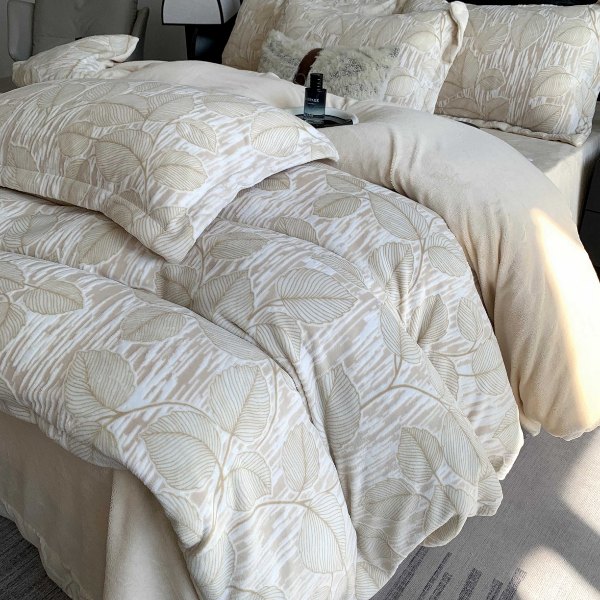 91家纺网 家纺一手货源 找家纺 （总）莱豫家纺 2025秋冬新款加厚牛奶绒韩国雕花绒不静电不掉毛