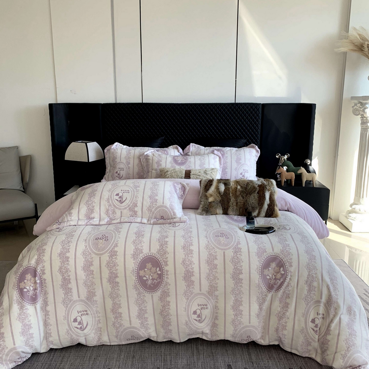 91家纺网 家纺一手货源 找家纺 莱豫家纺 2025秋冬新款加厚牛奶绒韩国雕花绒不静电不掉毛 艾美瑞紫