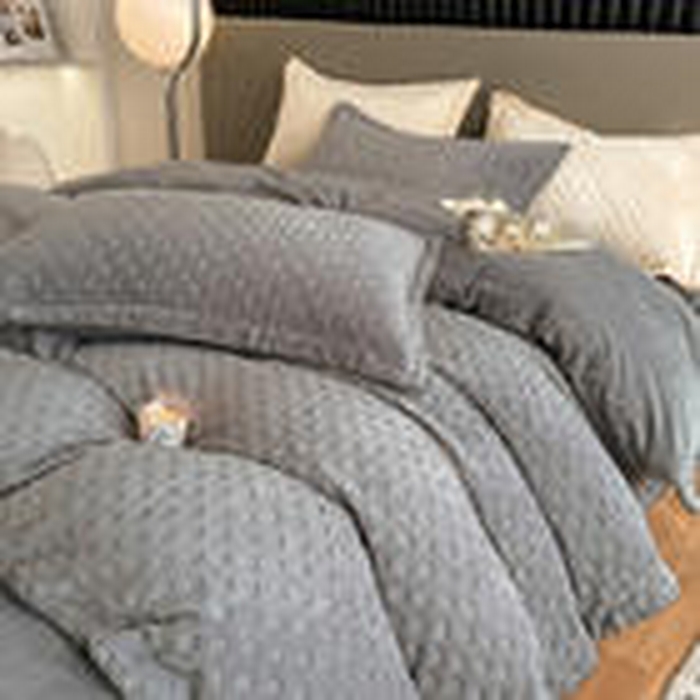 艾佳 2025新款华夫格高克重牛奶绒雕花三角贝壳边工艺加厚保暖四件套 华夫格浅灰