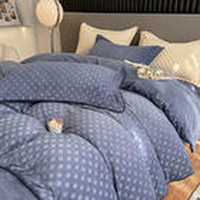 91家纺网 家纺一手货源 找家纺 艾佳 2025新款华夫格高克重牛奶绒雕花三角贝壳边工艺加厚保暖四件套 华夫格星空蓝