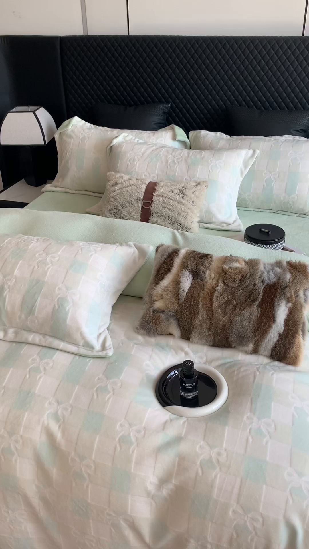 91家纺网 家纺一手货源 找家纺 莱豫家纺 2025秋冬新款加厚牛奶绒韩国雕花绒不静电不掉毛 蝴蝶结绿