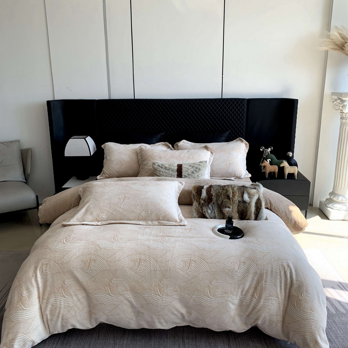 91家纺网 家纺一手货源 找家纺 莱豫家纺 2025秋冬新款加厚牛奶绒韩国雕花绒不静电不掉毛 云海咖