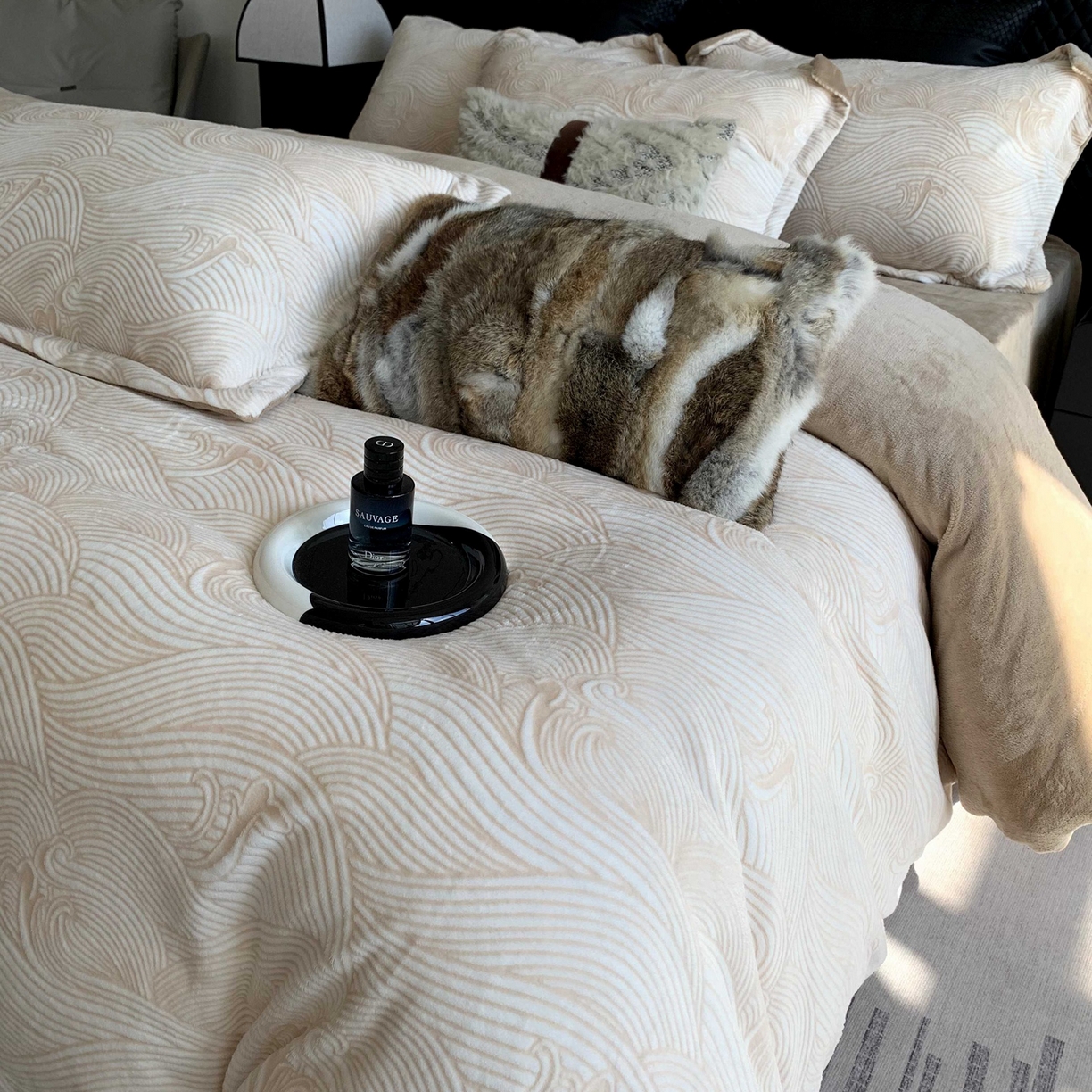 91家纺网 家纺一手货源 找家纺 莱豫家纺 2025秋冬新款加厚牛奶绒韩国雕花绒不静电不掉毛 云海咖