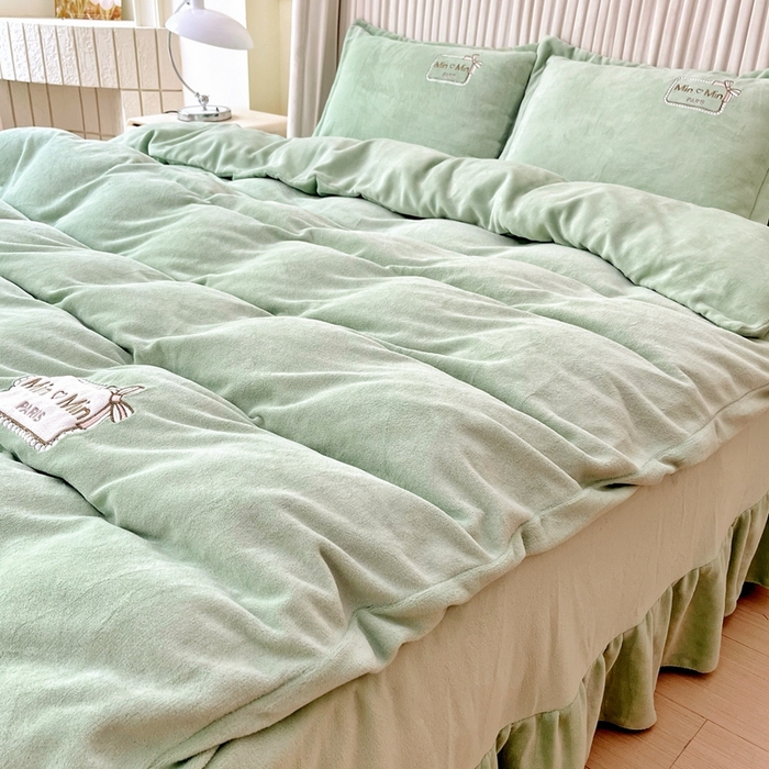 91家纺网 家纺一手货源 找家纺 （总）梦纤绒 2025新款加厚牛奶绒绣花贴布绣宝宝绒精包装精品四件套-MinMin