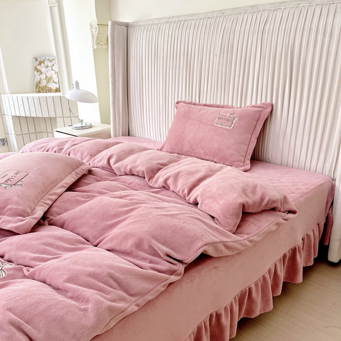 91家纺网 家纺一手货源 找家纺 （总）梦纤绒 2025新款加厚牛奶绒绣花贴布绣宝宝绒精包装精品四件套-MinMin