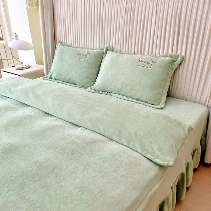 91家纺网 家纺一手货源 找家纺 梦纤绒 2025新款加厚牛奶绒绣花贴布绣宝宝绒精包装精品四件套-MinMin MinMin-绿色