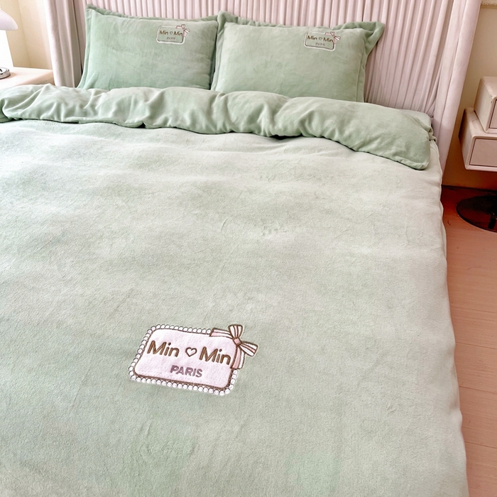 91家纺网 家纺一手货源 找家纺 梦纤绒 2025新款加厚牛奶绒绣花贴布绣宝宝绒精包装精品四件套-MinMin MinMin-绿色