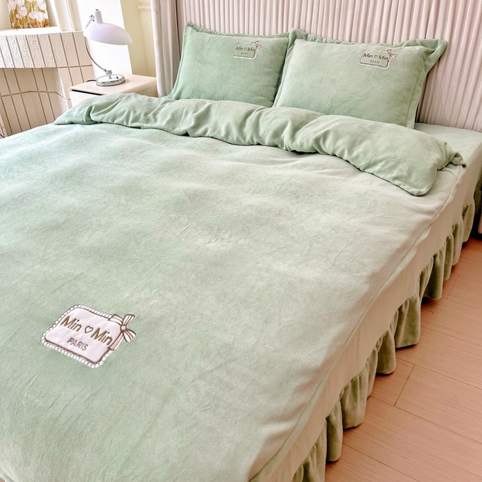 91家纺网 家纺一手货源 找家纺 梦纤绒 2025新款加厚牛奶绒绣花贴布绣宝宝绒精包装精品四件套-MinMin MinMin-绿色