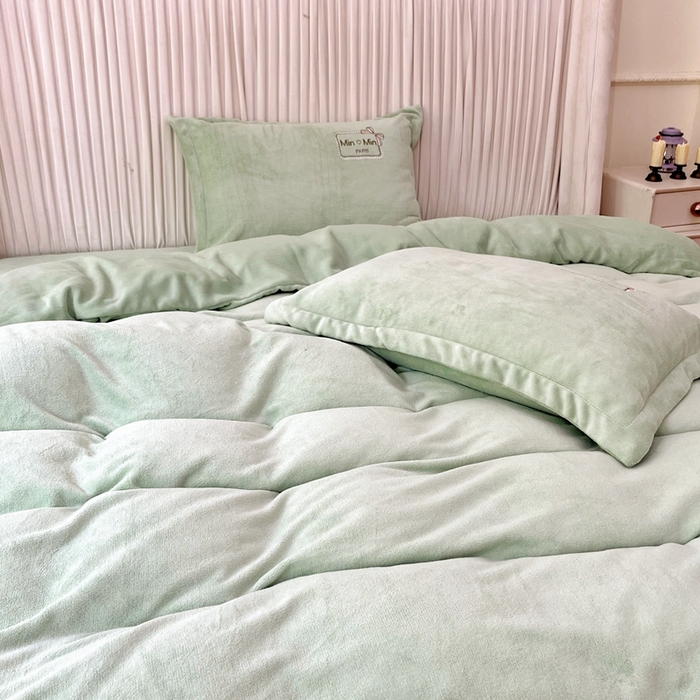 91家纺网 家纺一手货源 找家纺 梦纤绒 2025新款加厚牛奶绒绣花贴布绣宝宝绒精包装精品四件套-MinMin MinMin-绿色