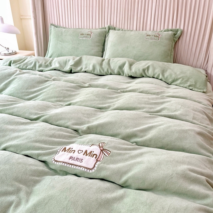 91家纺网 家纺一手货源 找家纺 梦纤绒 2025新款加厚牛奶绒绣花贴布绣宝宝绒精包装精品四件套-MinMin MinMin-绿色