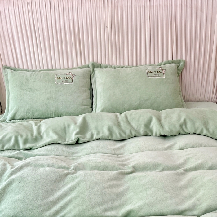 91家纺网 家纺一手货源 找家纺 梦纤绒 2025新款加厚牛奶绒绣花贴布绣宝宝绒精包装精品四件套-MinMin MinMin-绿色