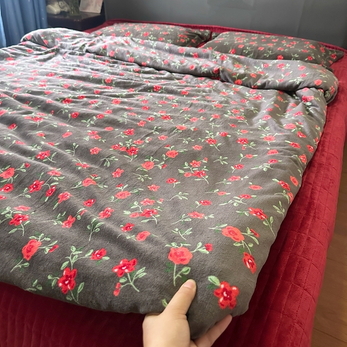 91家纺网 家纺一手货源 找家纺 梦纤绒 2025新款亲肤舒适加厚印花牛奶绒床盖四件套 繁花