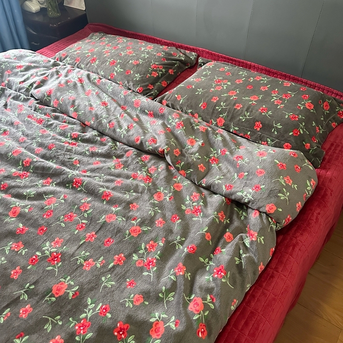 91家纺网 家纺一手货源 找家纺 梦纤绒 2025新款亲肤舒适加厚印花牛奶绒床盖四件套 繁花