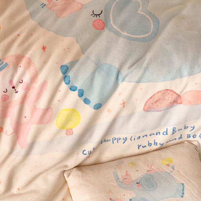 91家纺网 家纺一手货源 找家纺 宝贝优选 2025新款A类卡通数码印幼儿园儿童牛奶绒套件 风靡象宝宝