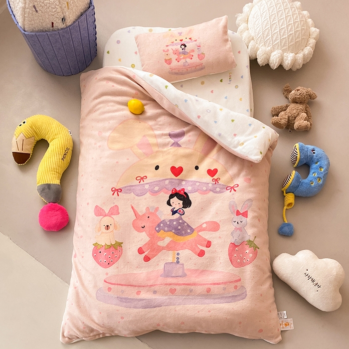 91家纺网 家纺一手货源 找家纺 宝贝优选 2025新款A类卡通数码印幼儿园儿童牛奶绒套件 木马公主