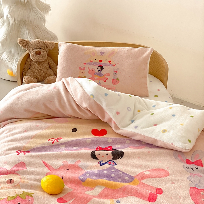 91家纺网 家纺一手货源 找家纺 宝贝优选 2025新款A类卡通数码印幼儿园儿童牛奶绒套件 木马公主