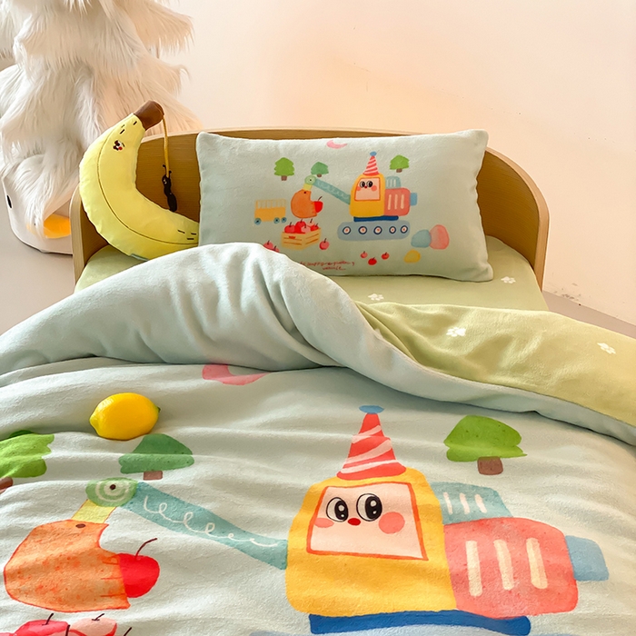 91家纺网 家纺一手货源 找家纺 宝贝优选 2025新款A类卡通数码印幼儿园儿童牛奶绒套件 生日挖掘机