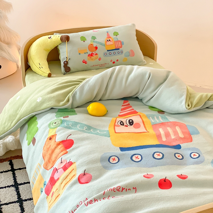 91家纺网 家纺一手货源 找家纺 宝贝优选 2025新款A类卡通数码印幼儿园儿童牛奶绒套件 生日挖掘机