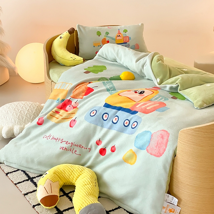 91家纺网 家纺一手货源 找家纺 宝贝优选 2025新款A类卡通数码印幼儿园儿童牛奶绒套件 生日挖掘机