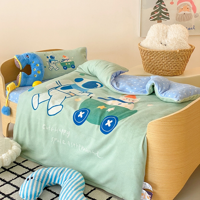 91家纺网 家纺一手货源 找家纺 宝贝优选 2025新款A类卡通数码印幼儿园儿童牛奶绒套件 太空雪人