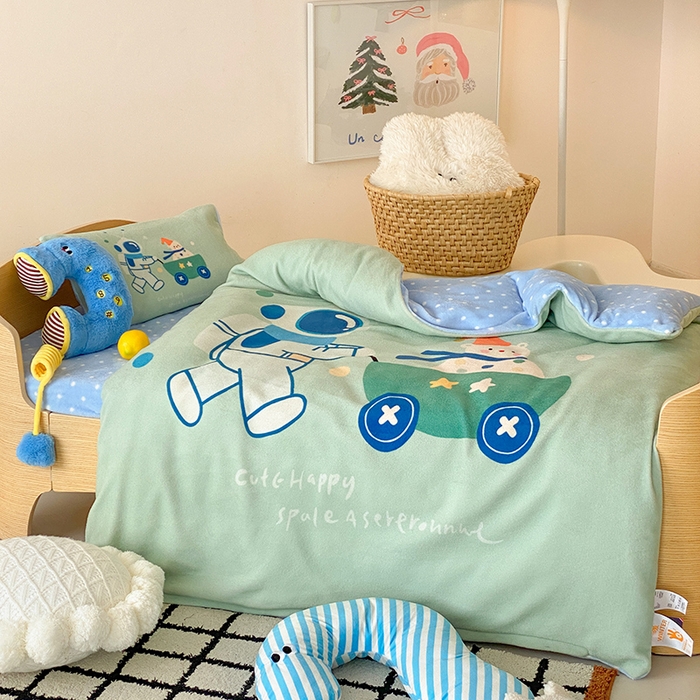 91家纺网 家纺一手货源 找家纺 宝贝优选 2025新款A类卡通数码印幼儿园儿童牛奶绒套件 太空雪人