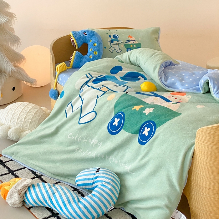 91家纺网 家纺一手货源 找家纺 宝贝优选 2025新款A类卡通数码印幼儿园儿童牛奶绒套件 太空雪人