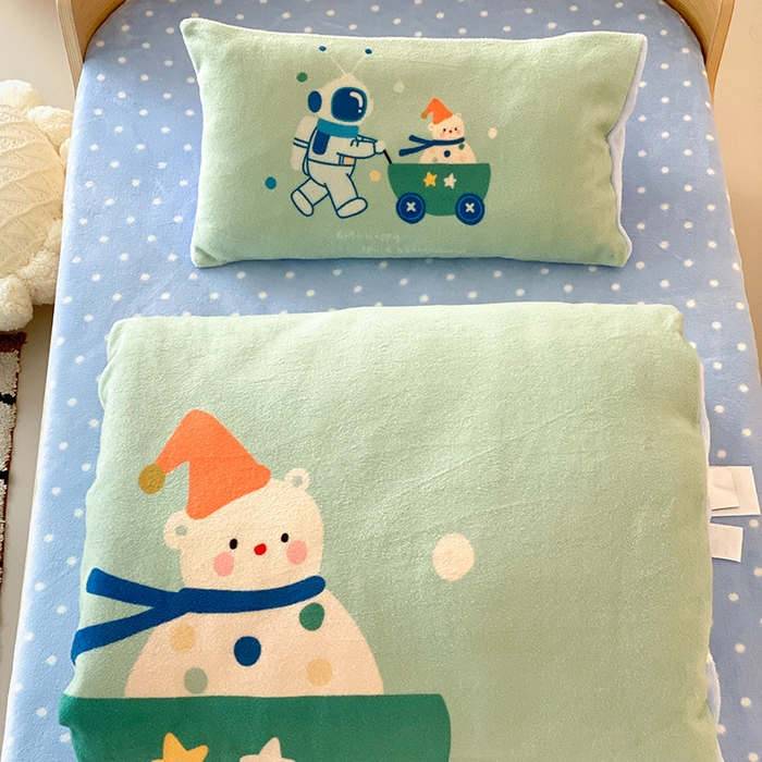 91家纺网 家纺一手货源 找家纺 宝贝优选 2025新款A类卡通数码印幼儿园儿童牛奶绒套件 太空雪人