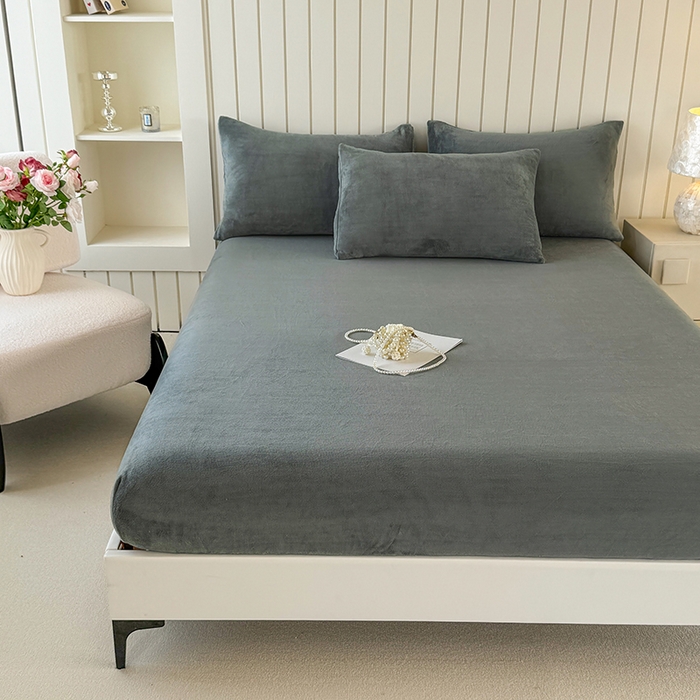 91家纺网 家纺一手货源 找家纺 十一家居 2025新款亲肤舒适高克重恒温亲肤舒适牛奶绒单件床笠单品床笠单床笠系列 印月灰