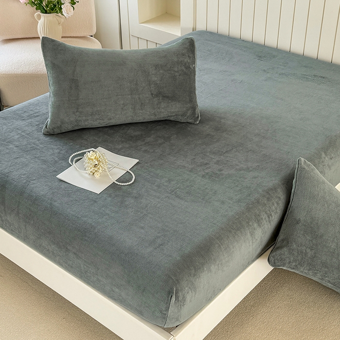 91家纺网 家纺一手货源 找家纺 十一家居 2025新款亲肤舒适高克重恒温亲肤舒适牛奶绒单件床笠单品床笠单床笠系列 印月灰