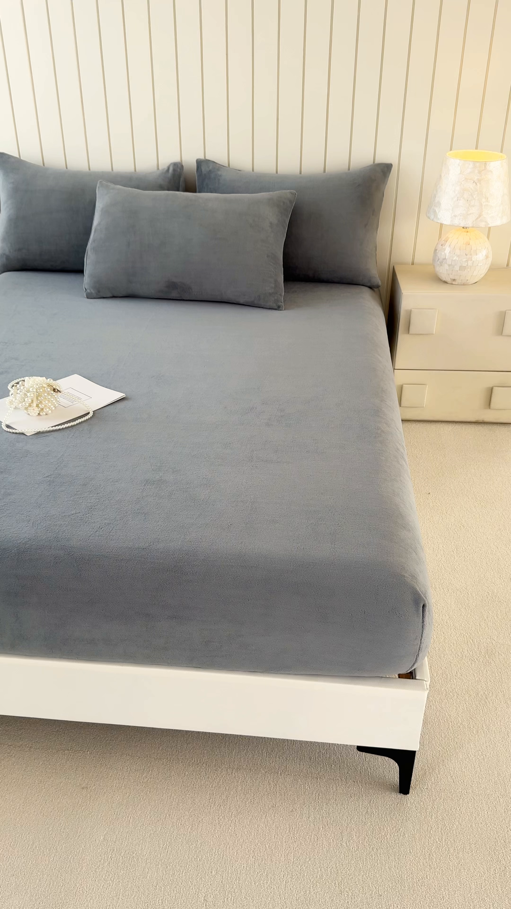 91家纺网 家纺一手货源 找家纺 十一家居 2025新款亲肤舒适高克重恒温亲肤舒适牛奶绒单件床笠单品床笠单床笠系列 印月灰