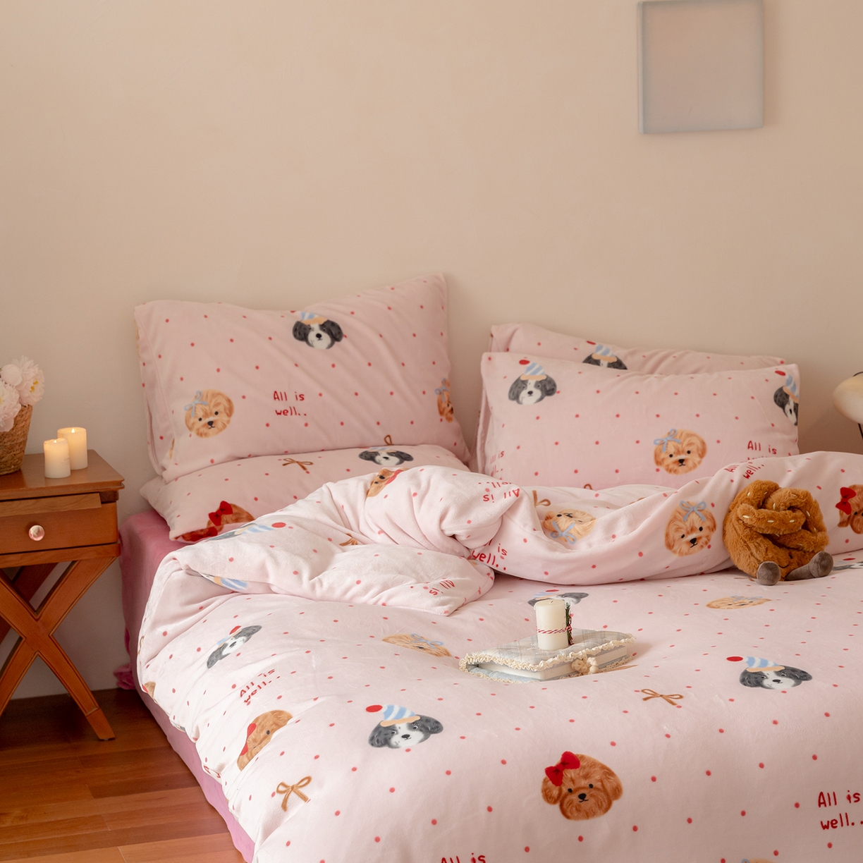 91家纺网 家纺一手货源 找家纺 时光里 2025新款230克印花牛奶绒系列四件套 波点小汪