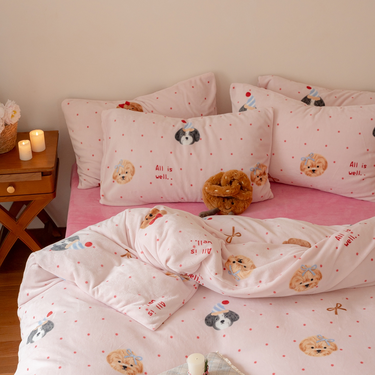 91家纺网 家纺一手货源 找家纺 时光里 2025新款230克印花牛奶绒系列四件套 波点小汪