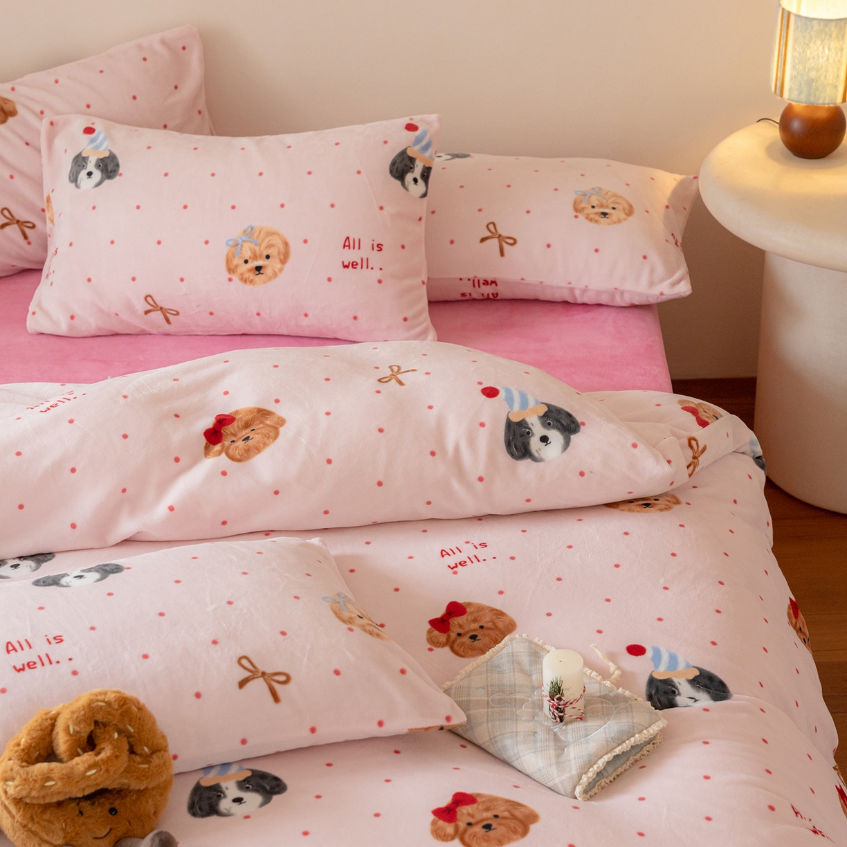 91家纺网 家纺一手货源 找家纺 时光里 2025新款230克印花牛奶绒系列四件套 波点小汪