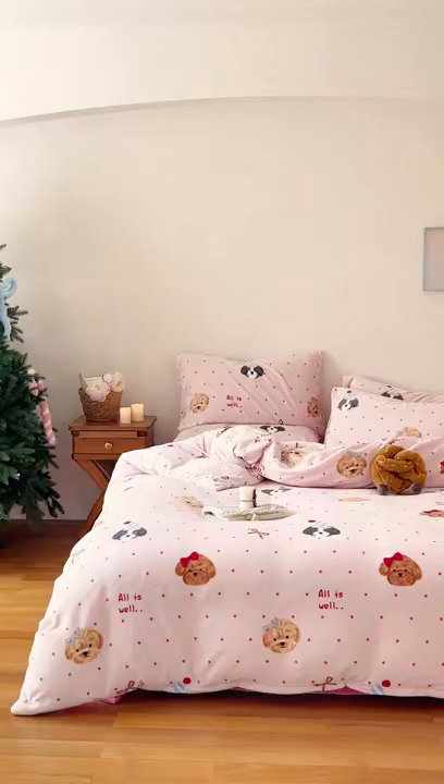 91家纺网 家纺一手货源 找家纺 时光里 2025新款230克印花牛奶绒系列四件套 波点小汪