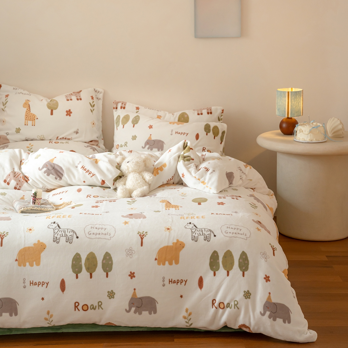 91家纺网 家纺一手货源 找家纺 时光里 2025新款230克印花牛奶绒系列四件套 动物园