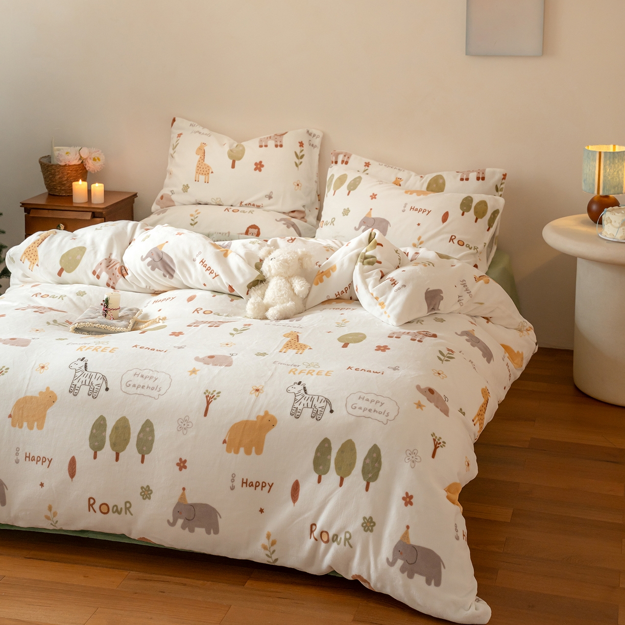 91家纺网 家纺一手货源 找家纺 时光里 2025新款230克印花牛奶绒系列四件套 动物园