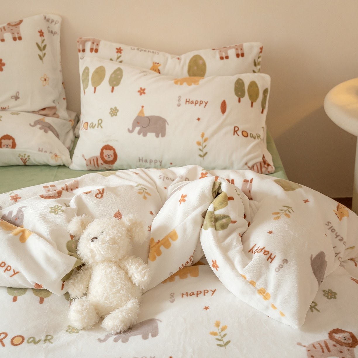 91家纺网 家纺一手货源 找家纺 时光里 2025新款230克印花牛奶绒系列四件套 动物园