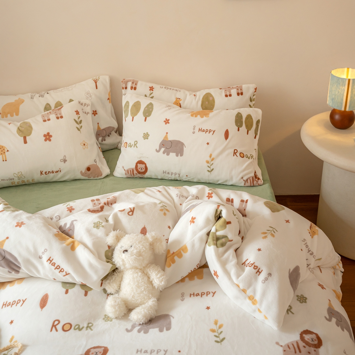 91家纺网 家纺一手货源 找家纺 时光里 2025新款230克印花牛奶绒系列四件套 动物园