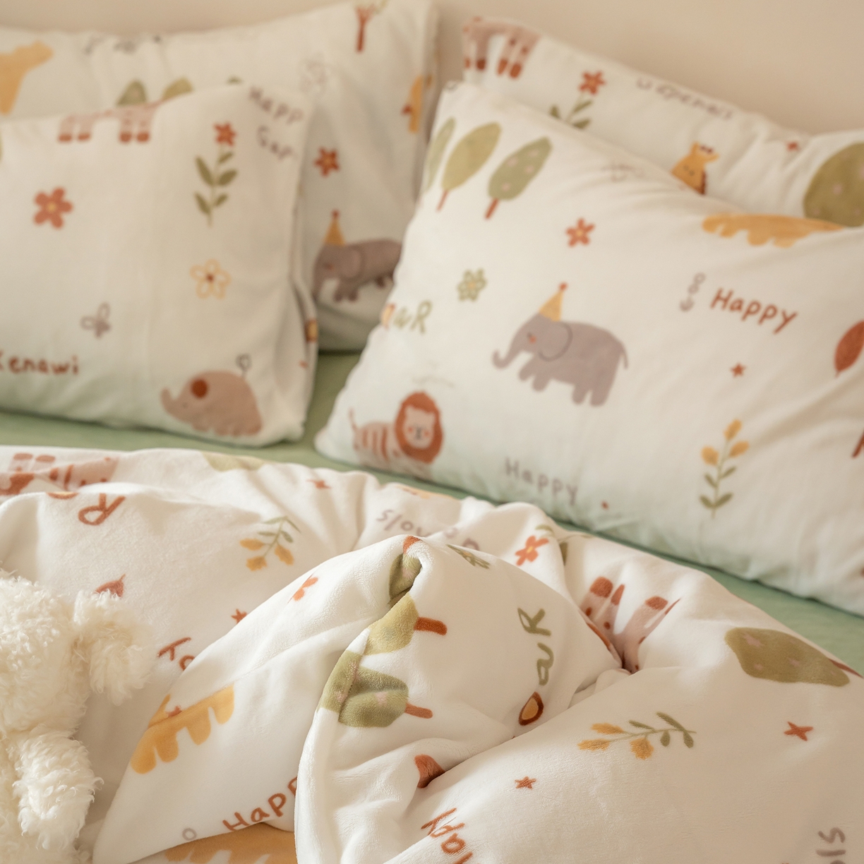 91家纺网 家纺一手货源 找家纺 时光里 2025新款230克印花牛奶绒系列四件套 动物园