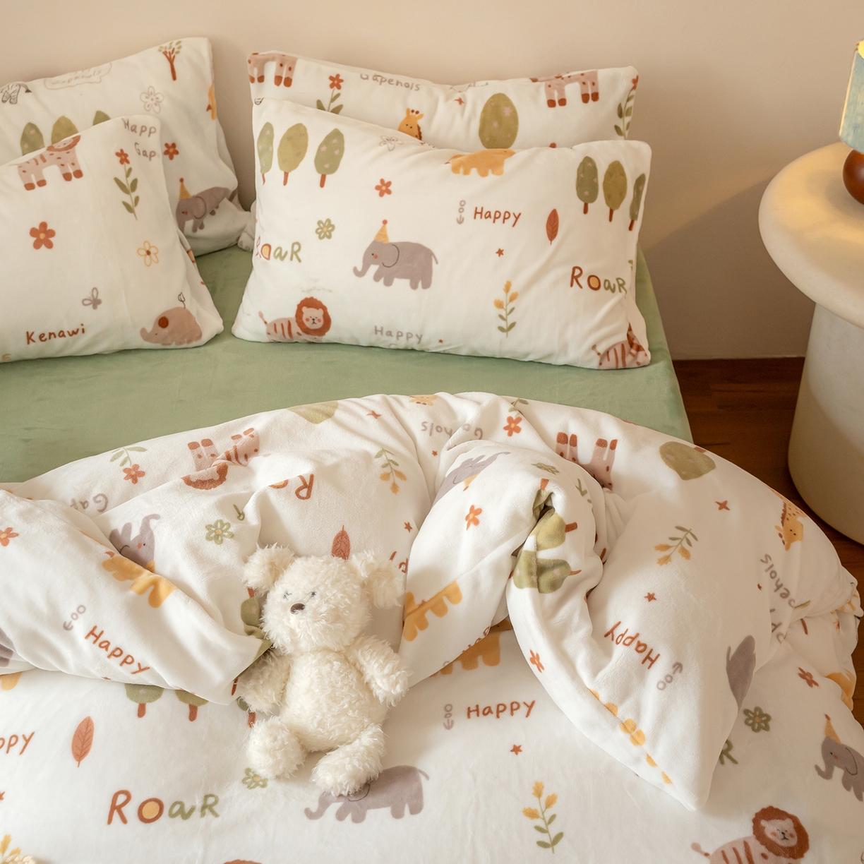 91家纺网 家纺一手货源 找家纺 时光里 2025新款230克印花牛奶绒系列四件套 动物园