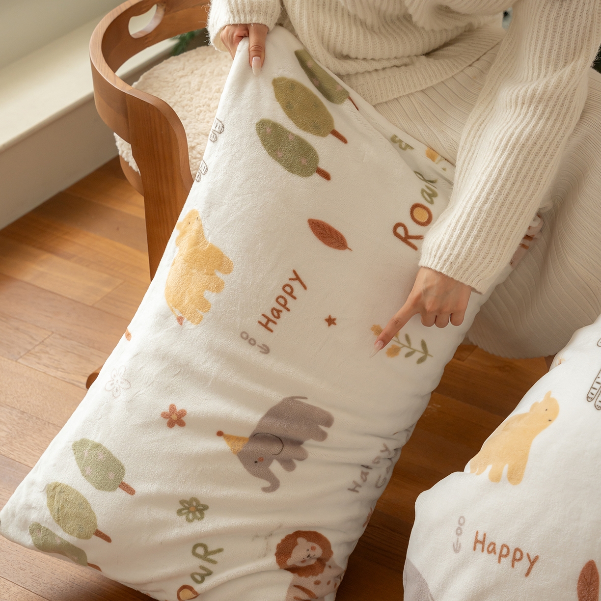 91家纺网 家纺一手货源 找家纺 时光里 2025新款230克印花牛奶绒系列四件套 动物园