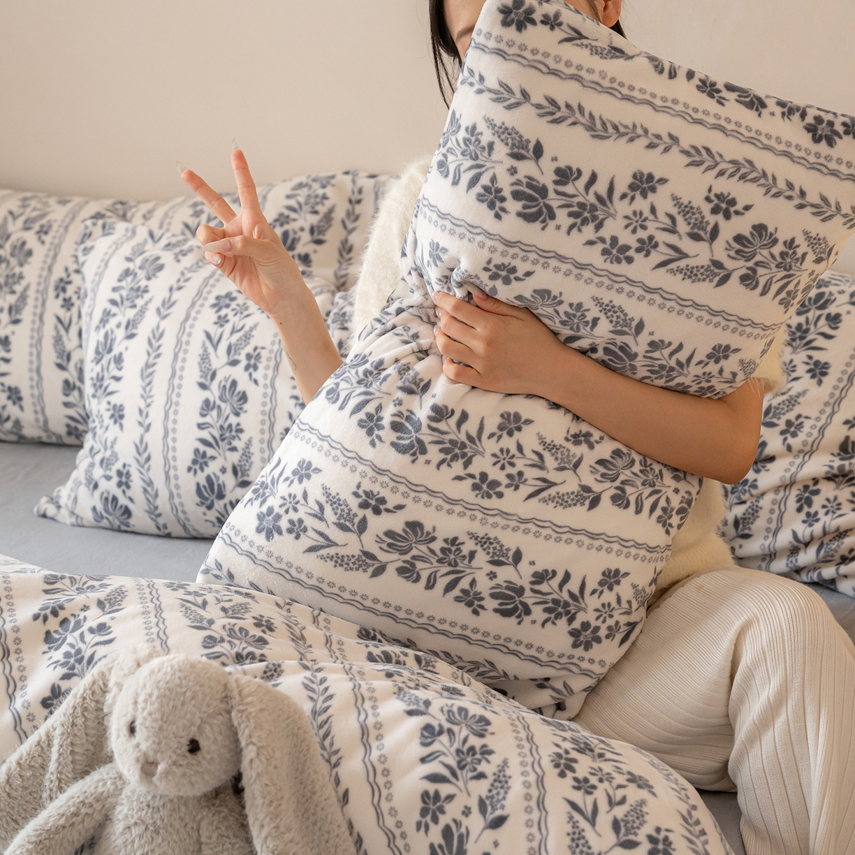 91家纺网 家纺一手货源 找家纺 时光里 2025新款230克印花牛奶绒系列四件套 扶摇