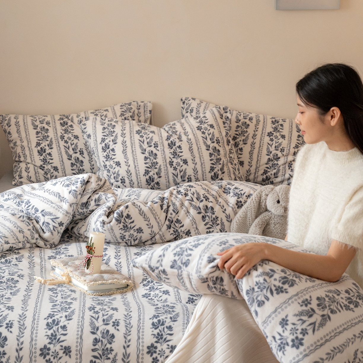 91家纺网 家纺一手货源 找家纺 时光里 2025新款230克印花牛奶绒系列四件套 扶摇