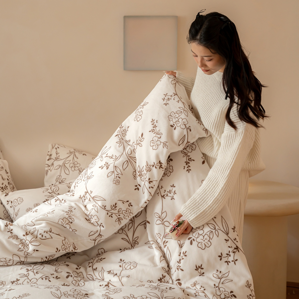 91家纺网 家纺一手货源 找家纺 时光里 2025新款230克印花牛奶绒系列四件套 花盏